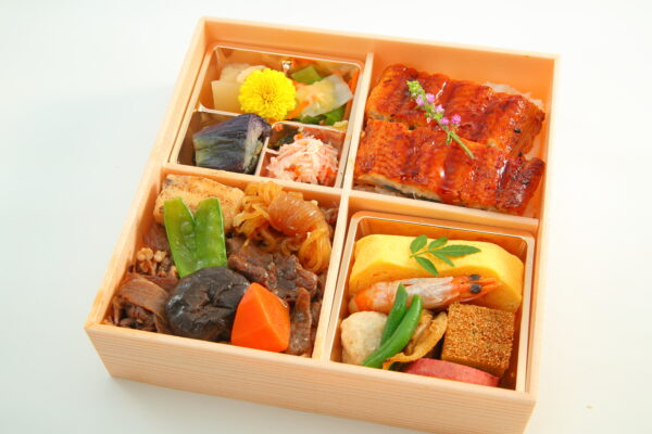 [ 911 ] うなぎと和牛すき焼重のだしまき幕の内